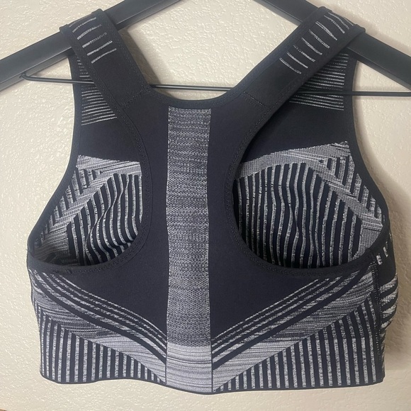 Nike flyknit fe/nom seamless bra size medium - Picture 3 of 3